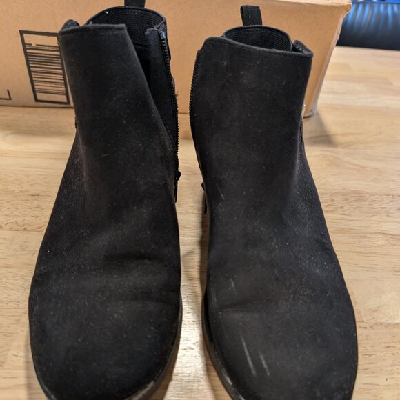 OLD NAVY WOMEN'S FAUX SUEDE SIDE ZIP BLACK ANKLE BOOTS Sz 9 - Picture 1 of 5